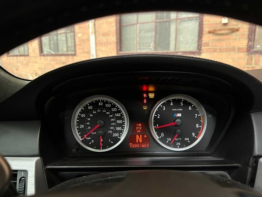 BMW M5 5.0 V10 500pk 2006 5-serie Youngtimer