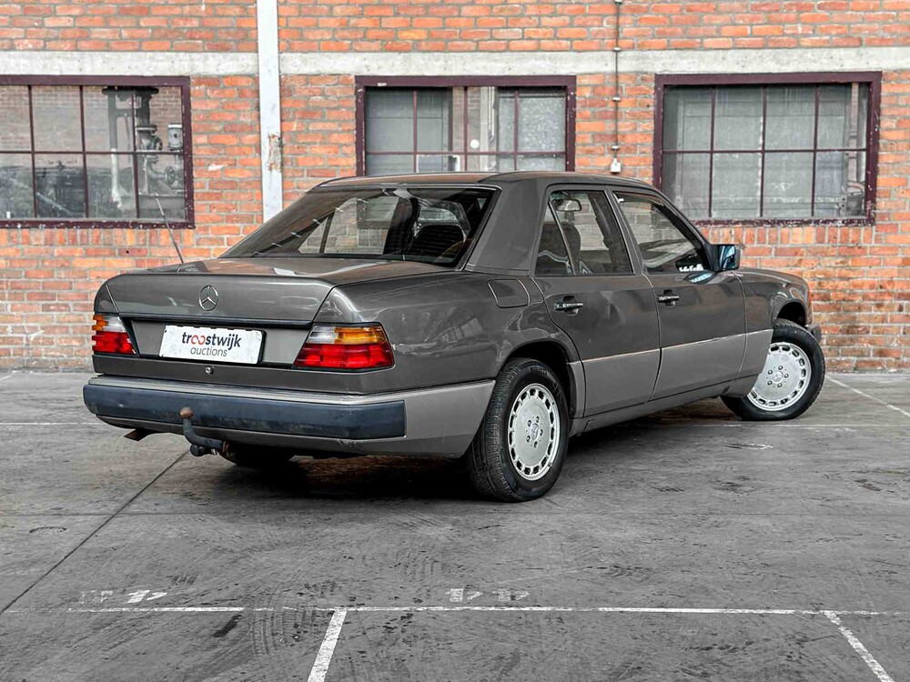 Mercedes-Benz 200E W124 2.0 122pk 1992