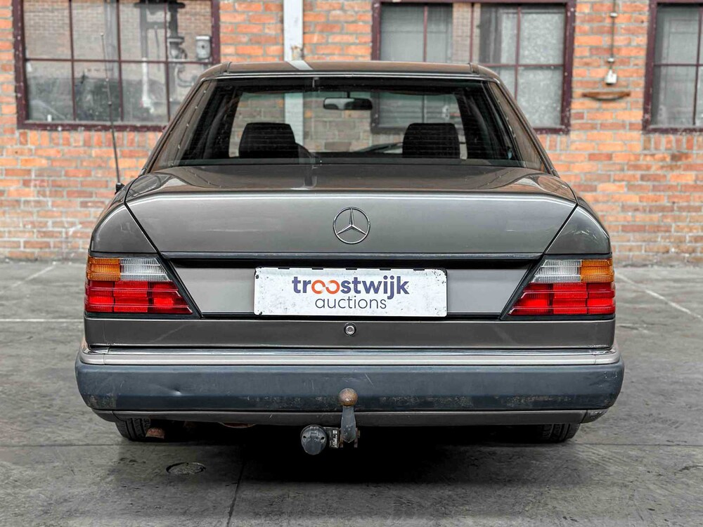 Mercedes-Benz 200E W124 2.0 122pk 1992