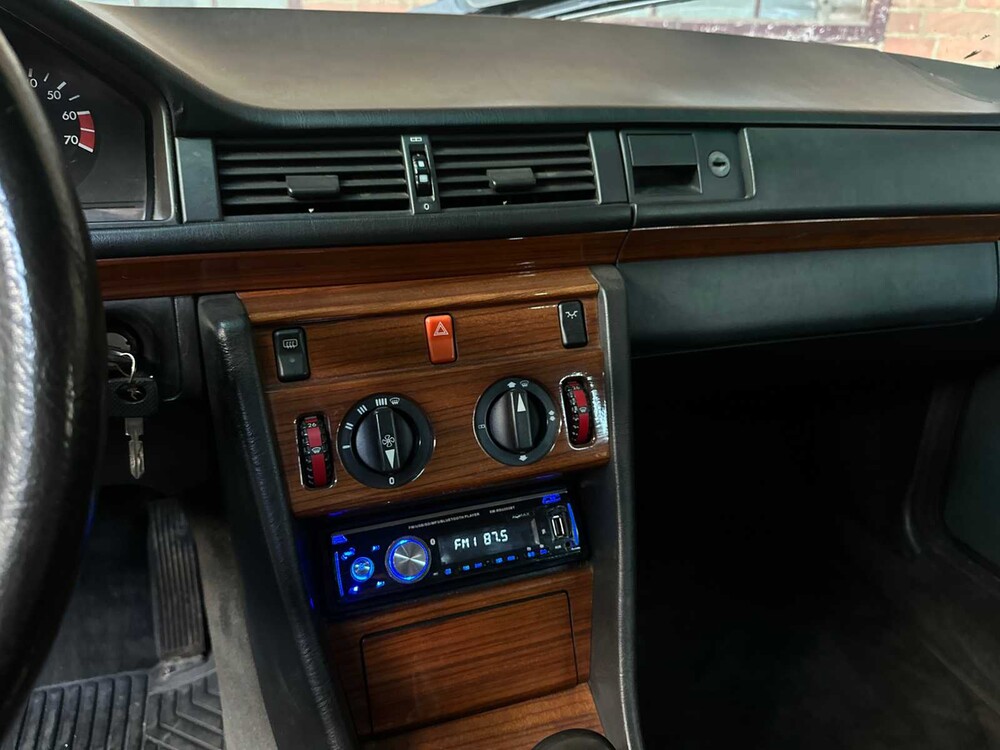 Mercedes-Benz 200E W124 2.0 122pk 1992