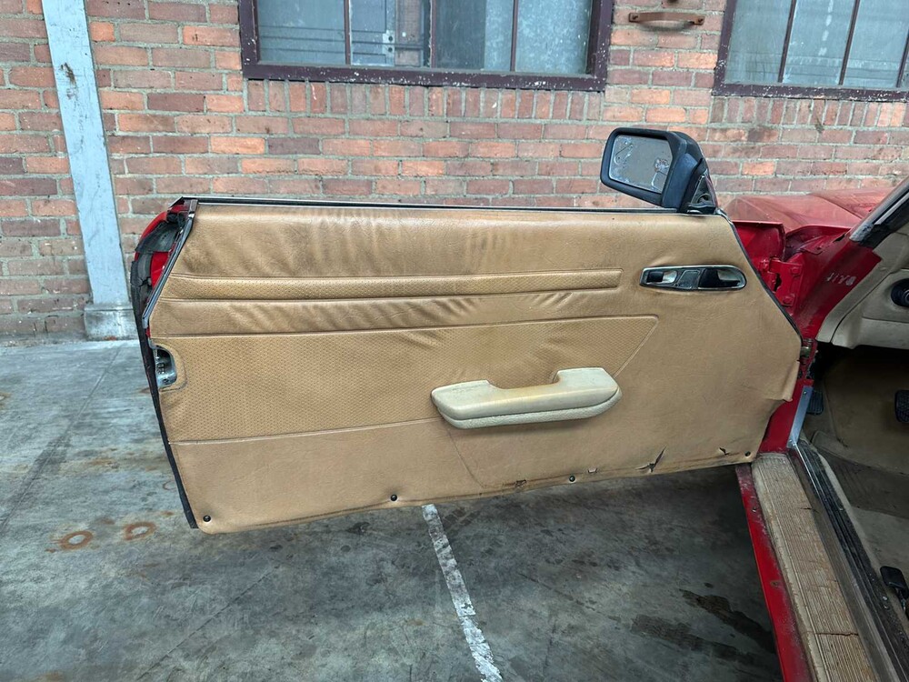 Mercedes-Benz SL500 5.0 V8 230pk 1983 SL-Klasse 