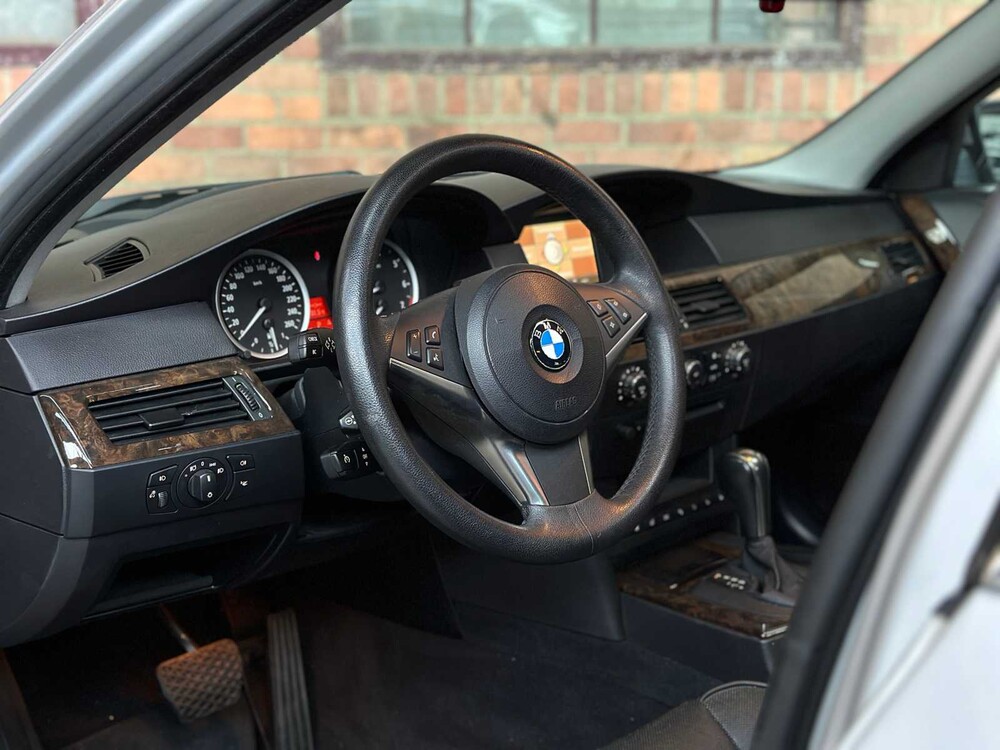 BMW 545i 4.4 V8 333PS 2003 5er, G-647-VP