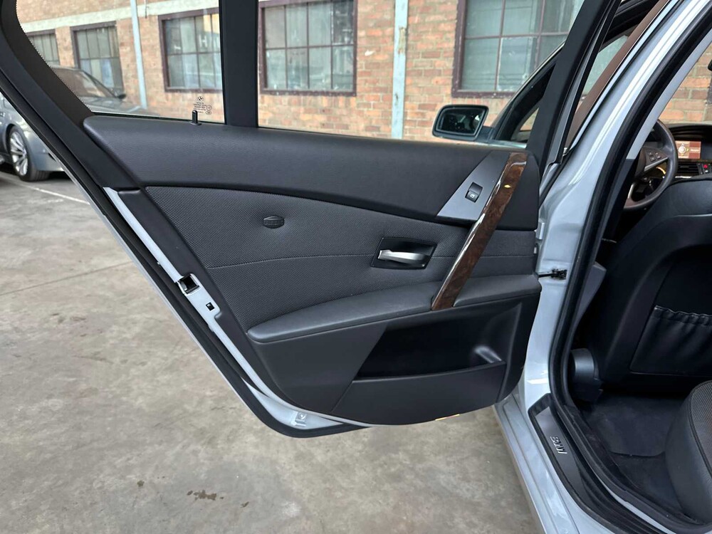 BMW 545i 4.4 V8 333PS 2003 5er, G-647-VP