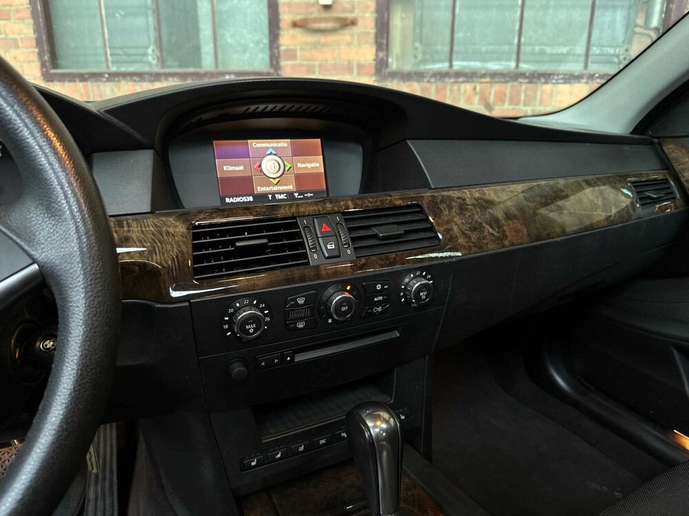 BMW 545i 4.4 V8 333PS 2003 5er, G-647-VP