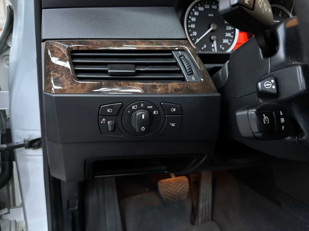 BMW 545i 4.4 V8 333PS 2003 5er, G-647-VP