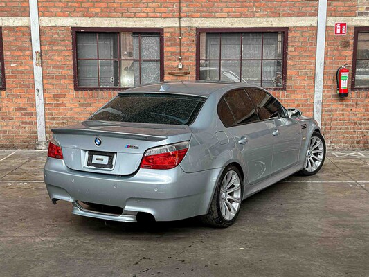 BMW M5 5.0 V10 500pk 2006 5-Serie