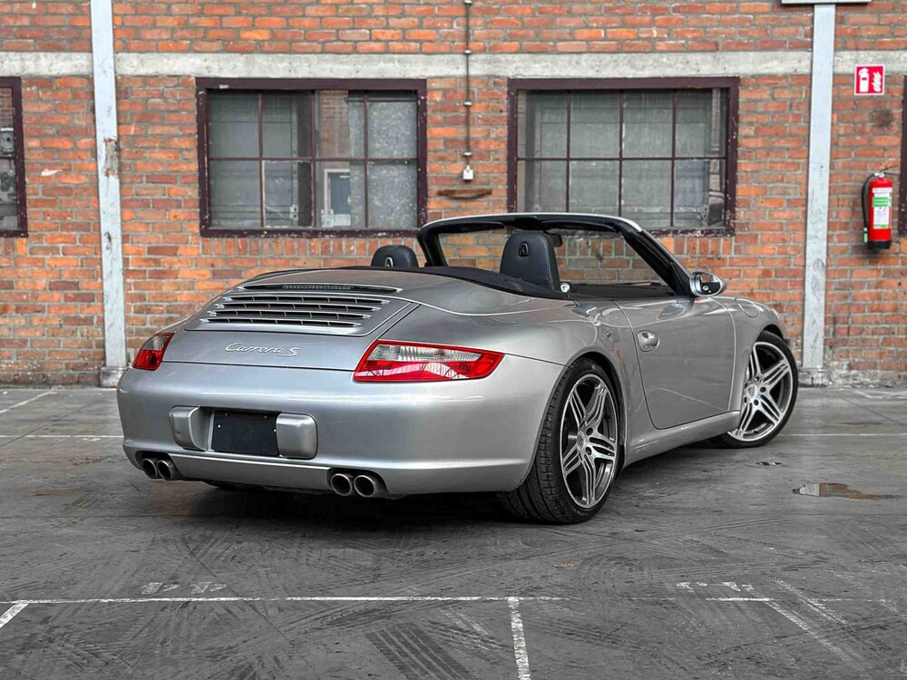 Porsche 911 Carrera S Cabriolet 3.8 997 (SCHALTGETRIEBE) 355PS 2006 Youngtimer