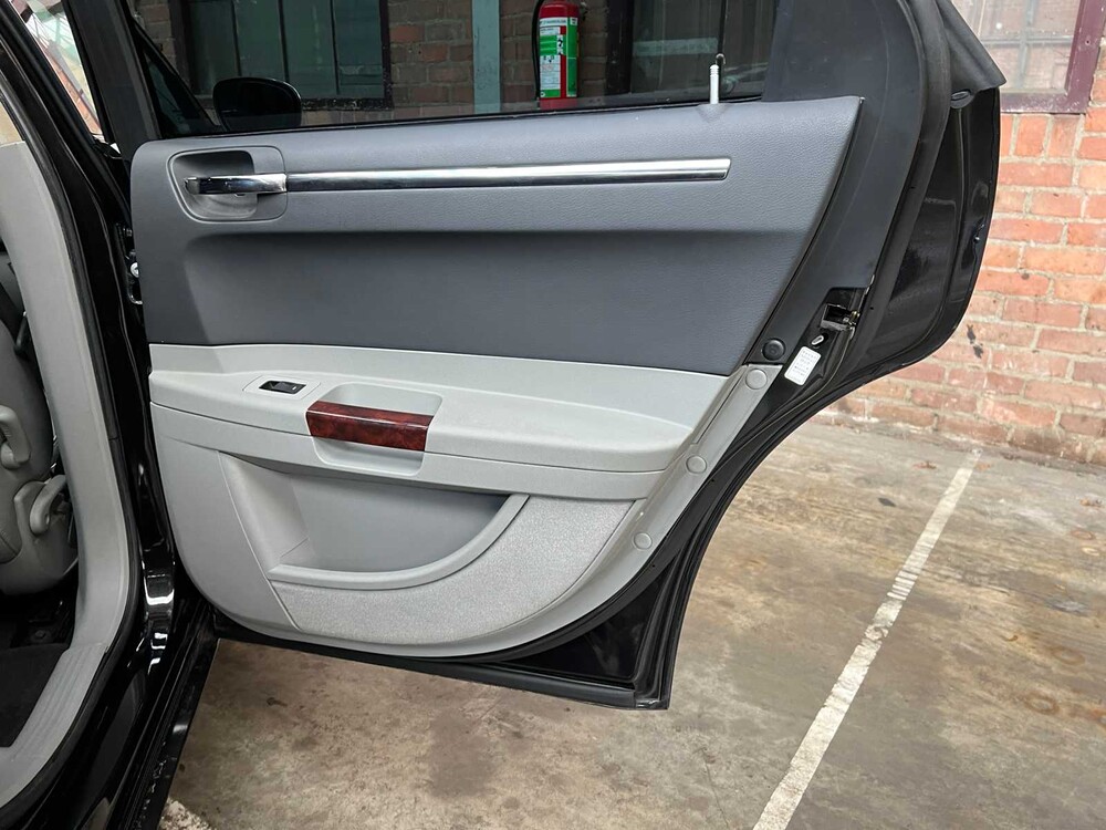 Chrysler 300C HEMI 5.7 V8 340PS 2006 Youngtimer