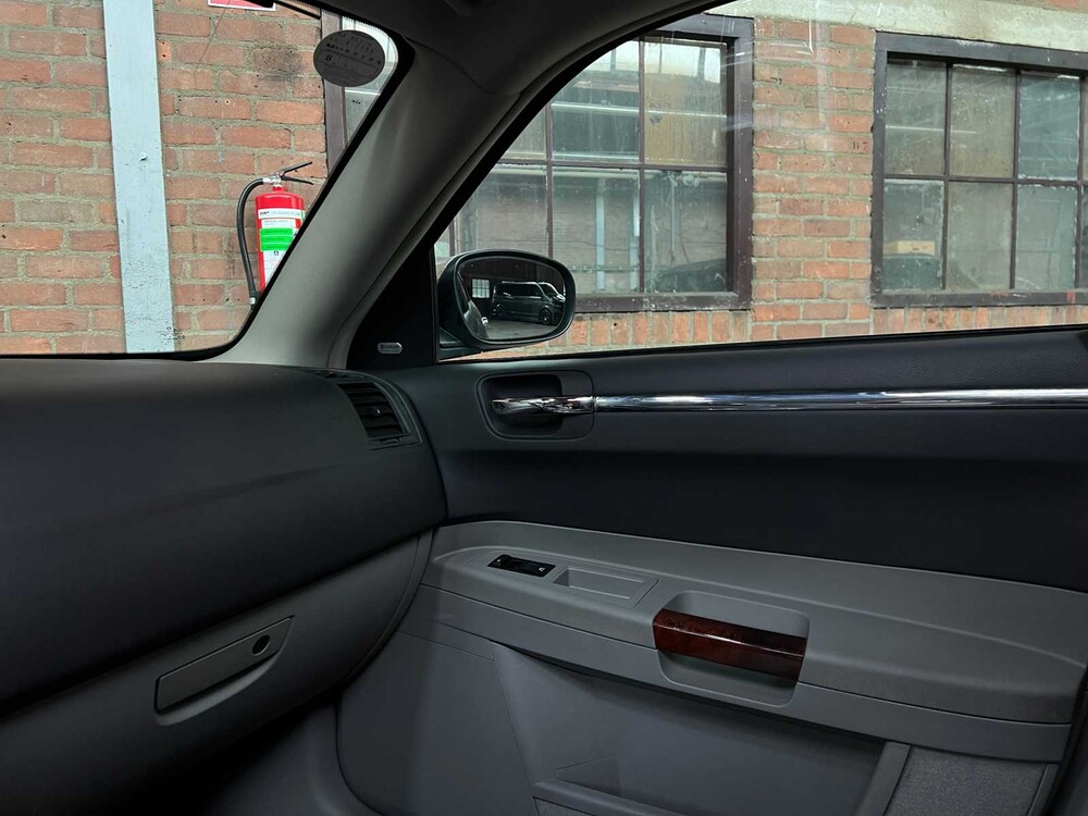 Chrysler 300C HEMI 5.7 V8 340PS 2006 Youngtimer