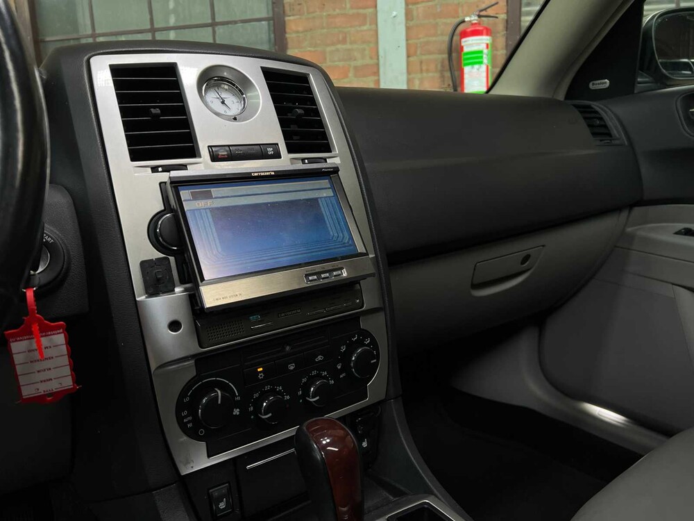 Chrysler 300C HEMI 5.7 V8 340PS 2006 Youngtimer