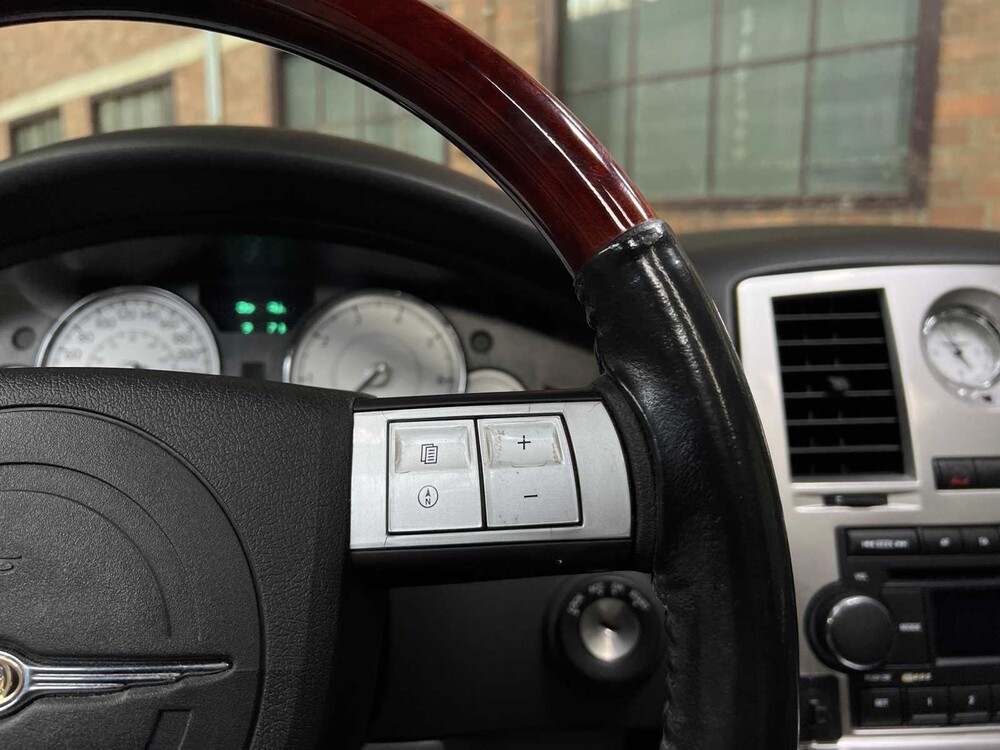 Chrysler 300C HEMI 5.7 V8 340PS 2006 Youngtimer