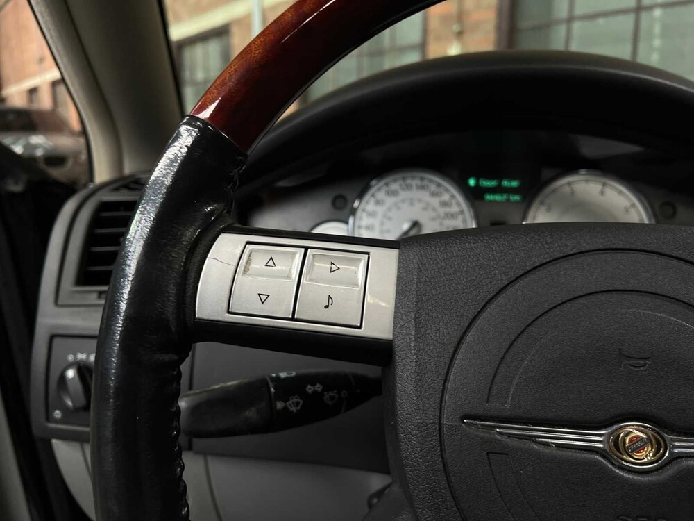 Chrysler 300C HEMI 5.7 V8 340PS 2006 Youngtimer