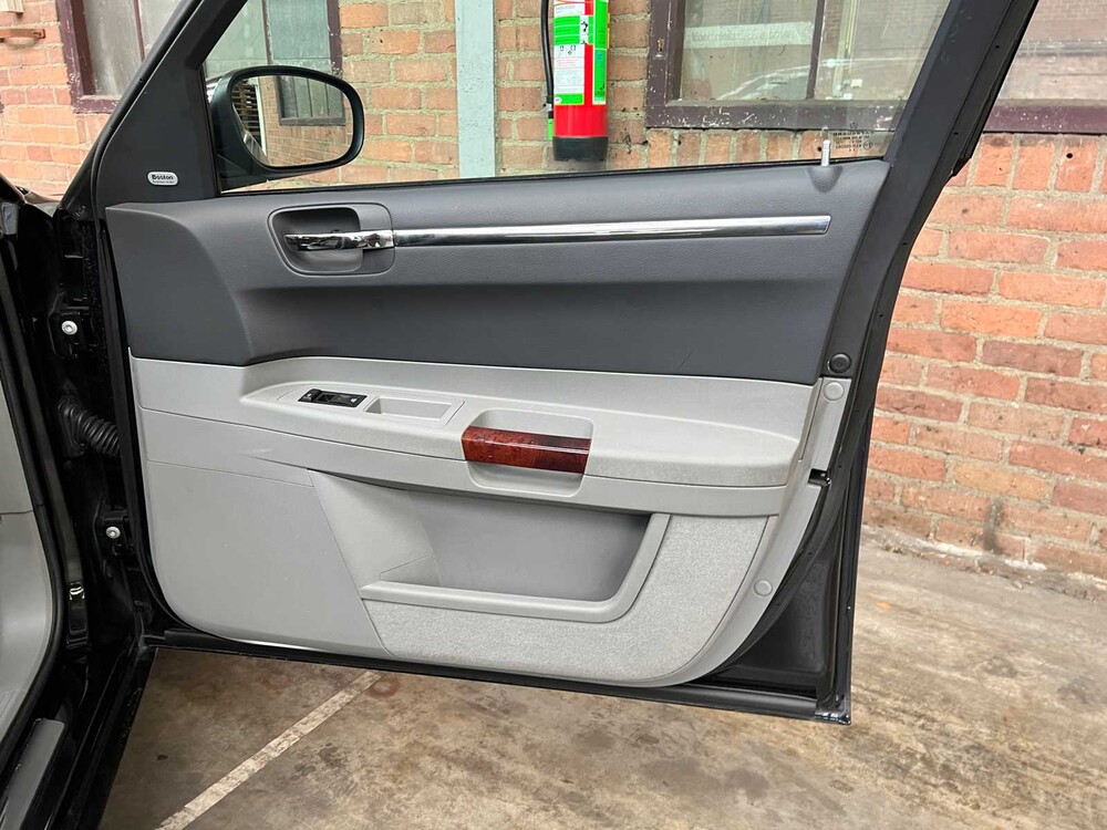 Chrysler 300C HEMI 5.7 V8 340PS 2006 Youngtimer