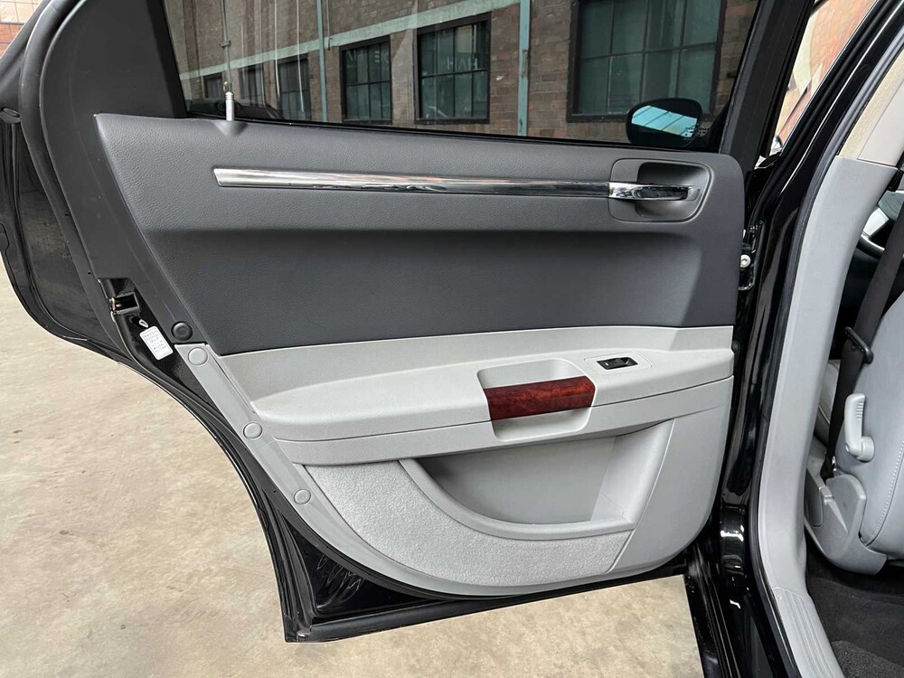 Chrysler 300C HEMI 5.7 V8 340PS 2006 Youngtimer