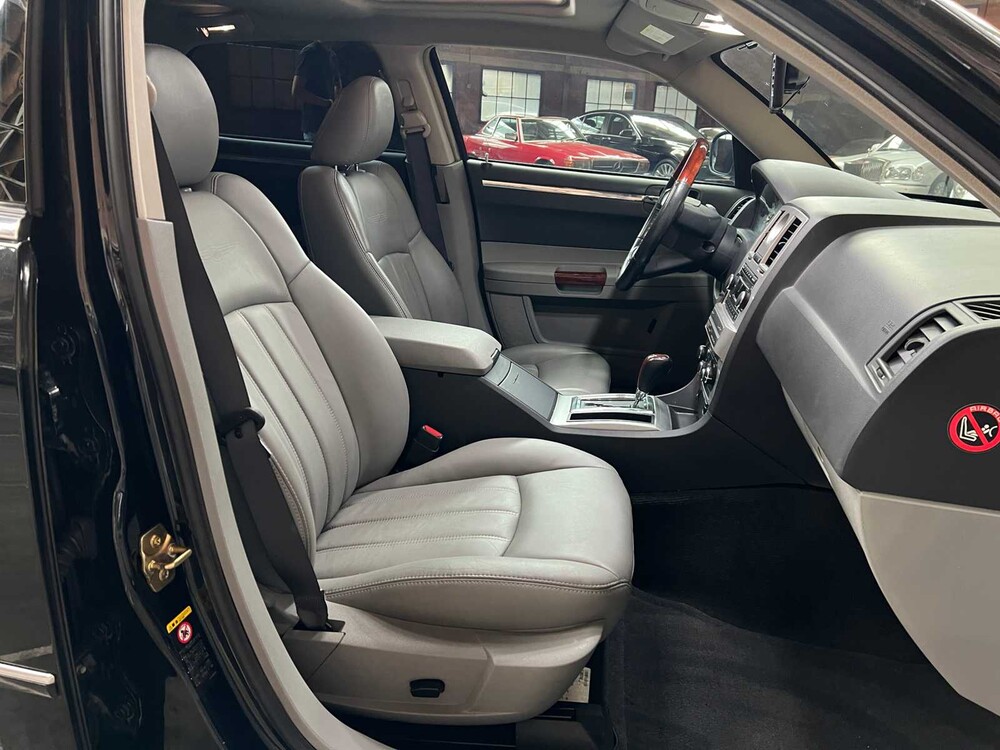 Chrysler 300C HEMI 5.7 V8 340PS 2006 Youngtimer