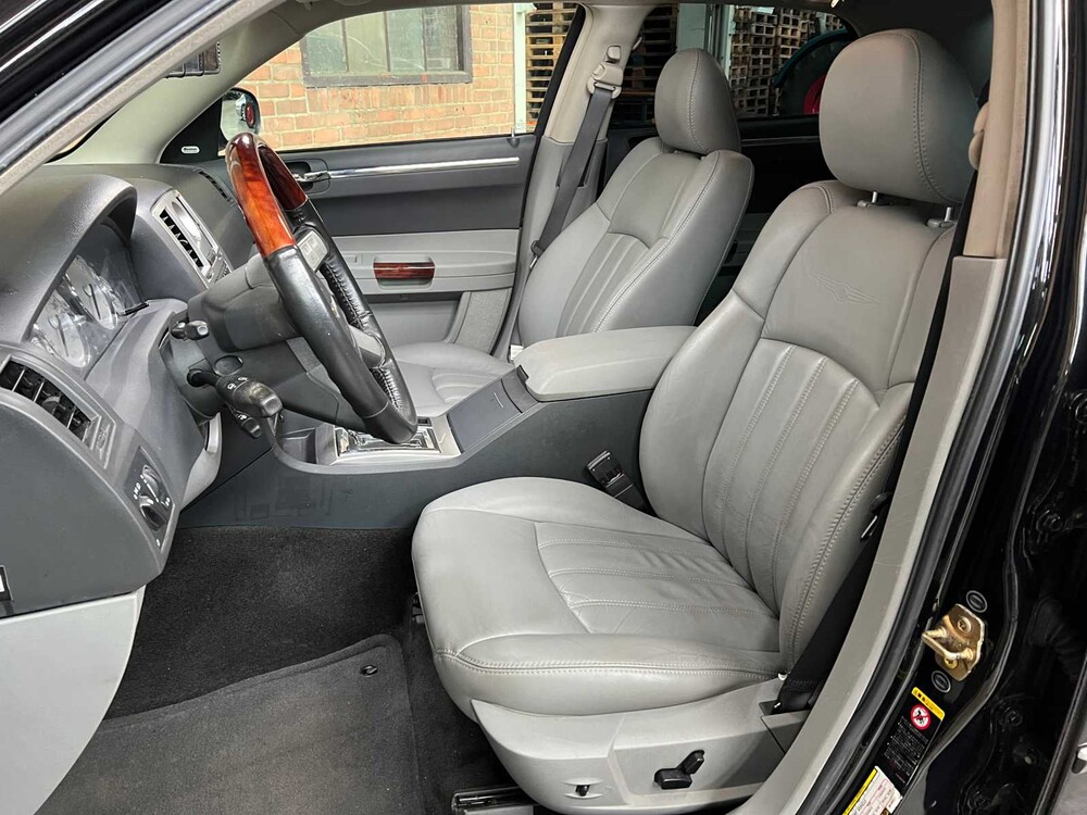 Chrysler 300C HEMI 5.7 V8 340PS 2006 Youngtimer