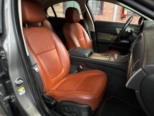 Jaguar XF SV8 4.2 Supercharged 416pk 2008 (Origineel-NL), 31-ZL-GR Youngtimer