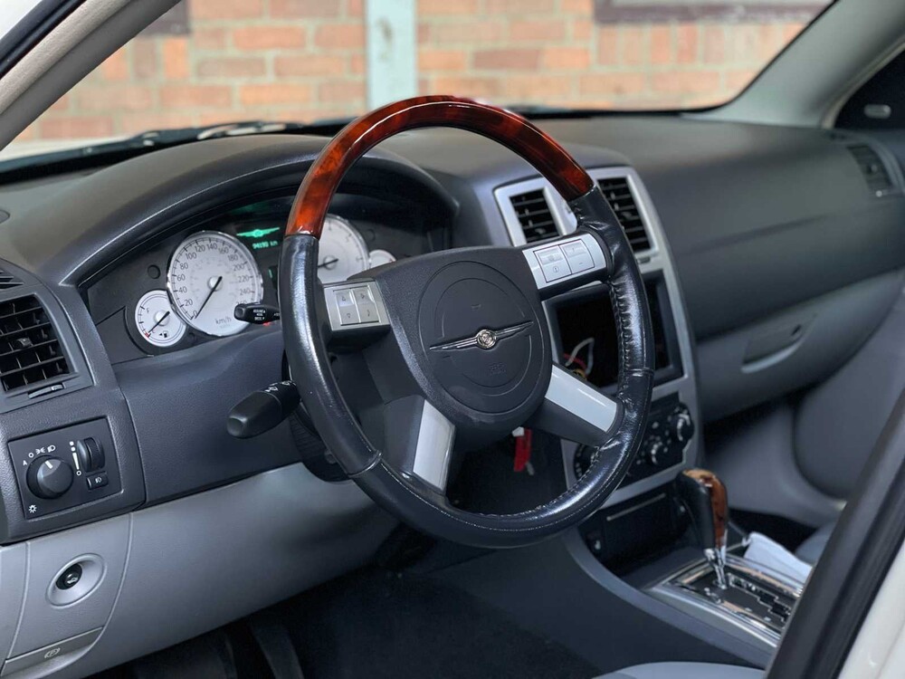 Chrysler 300C HEMI 5.7 V8 340PS 2006 Youngtimer