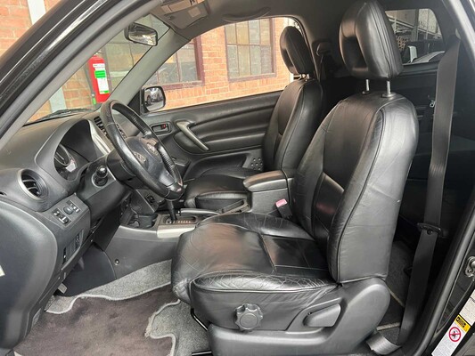 Toyota RAV4 2.0-16V VVT-i Sol (Automaat) 150pk 2004, 76-HFB-9 Youngtimer