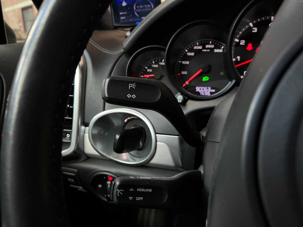 Porsche Cayenne Turbo 4.8 V8 500PS 2012