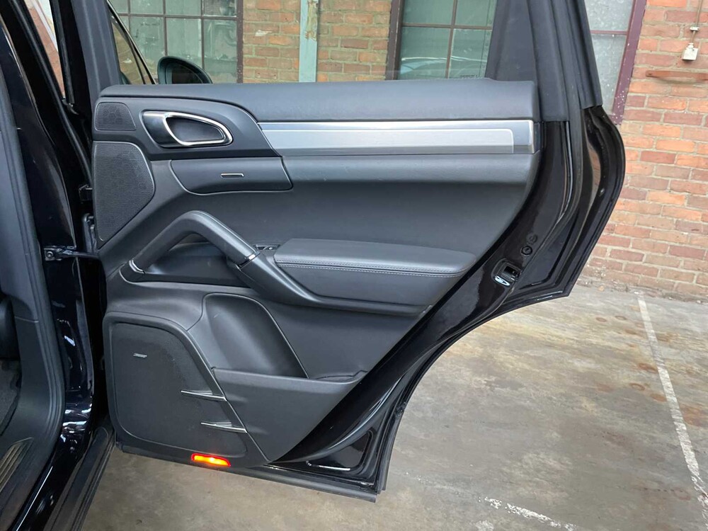 Porsche Cayenne Turbo 4.8 V8 500PS 2011