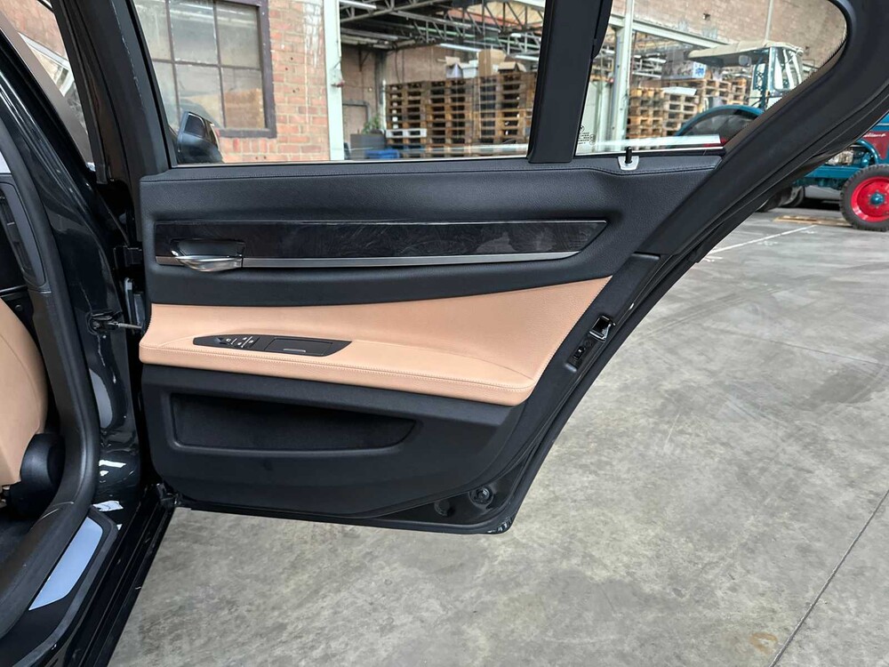 BMW ActiveHybrid7 F04 4.4 V8 465PS 2011