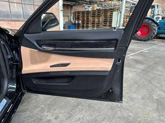 BMW ActiveHybrid7 F04 4.4 V8 465pk 2011