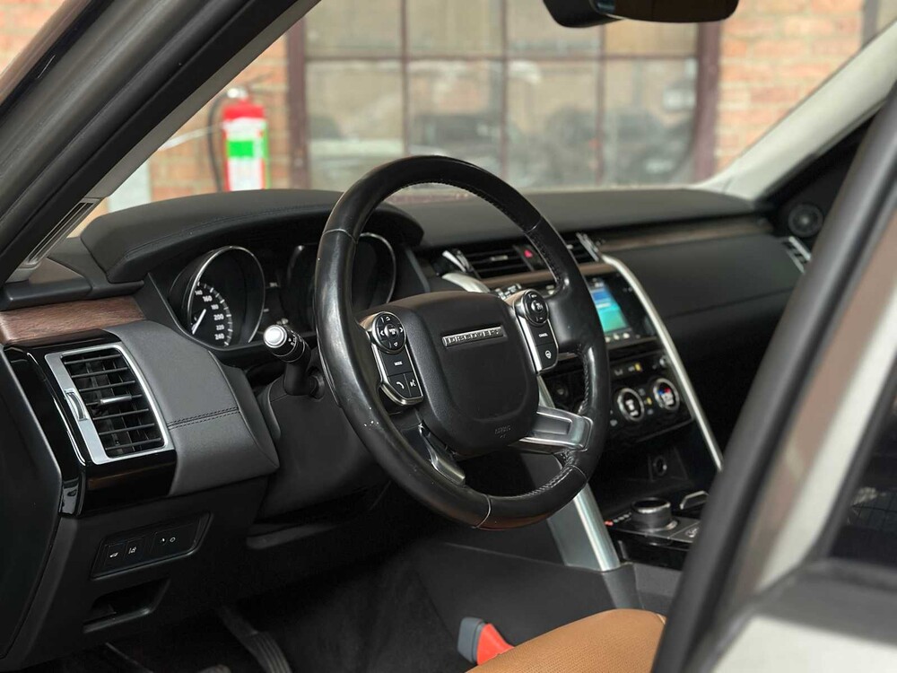 Land Rover Discovery 3.0 Td6 First Edition 7p. 258hp 2017, NT-499-K