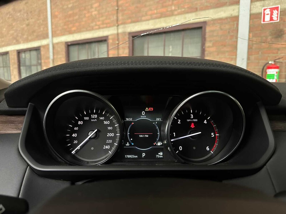 Land Rover Discovery 3.0 Td6 First Edition 7p. 258hp 2017, NT-499-K