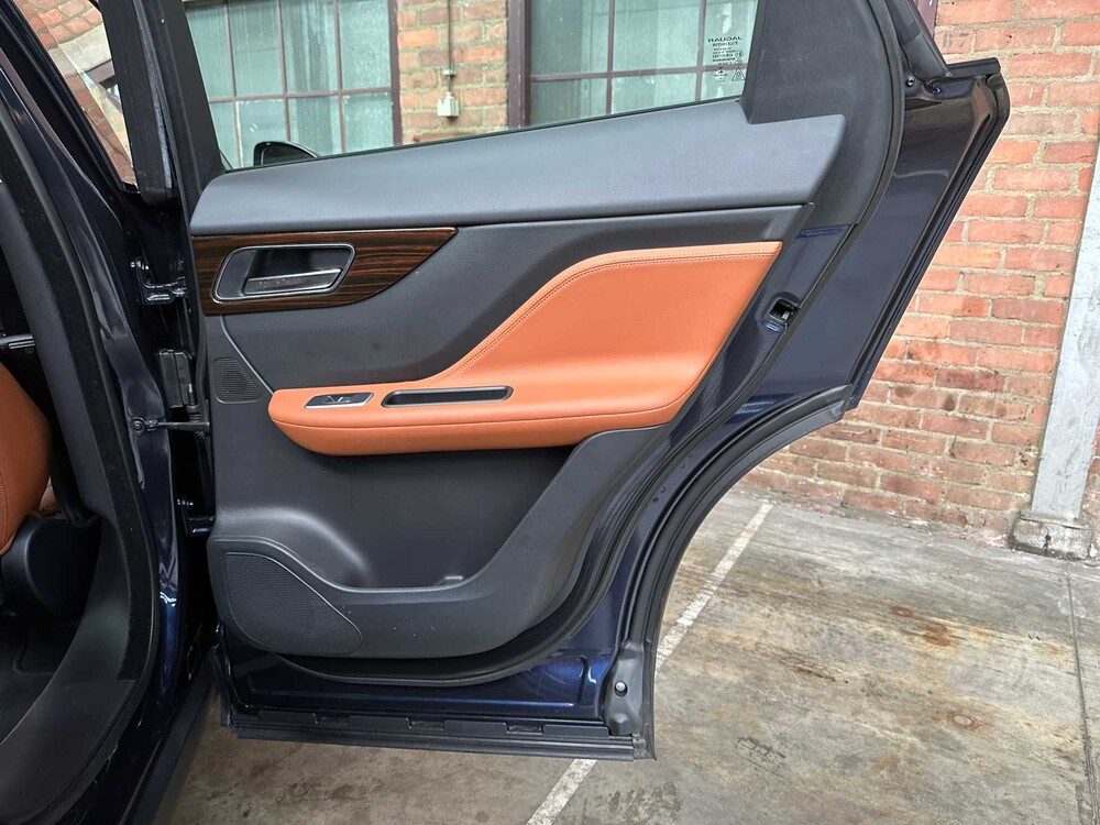 Jaguar F-PACE 2.0 Portfolio AWD 25d 241PS 2017, SV-524-B