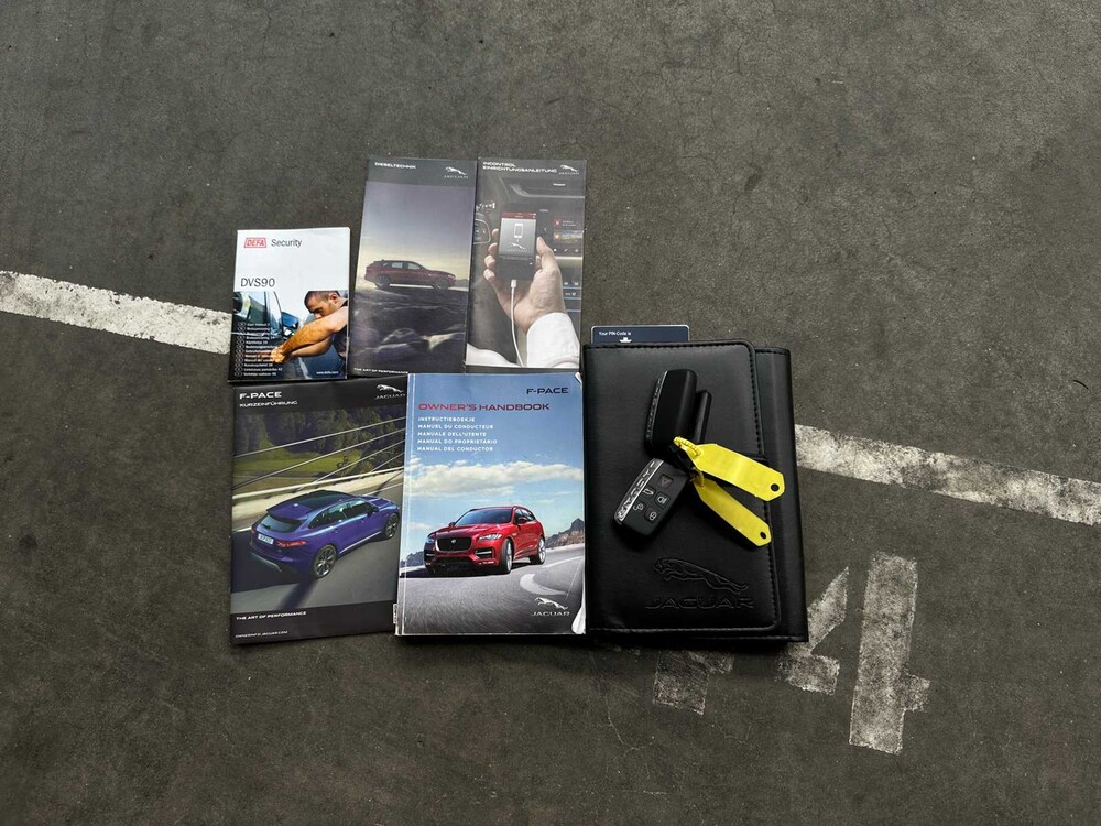 Jaguar F-PACE 2.0 Portfolio AWD 25d 241PS 2017, SV-524-B