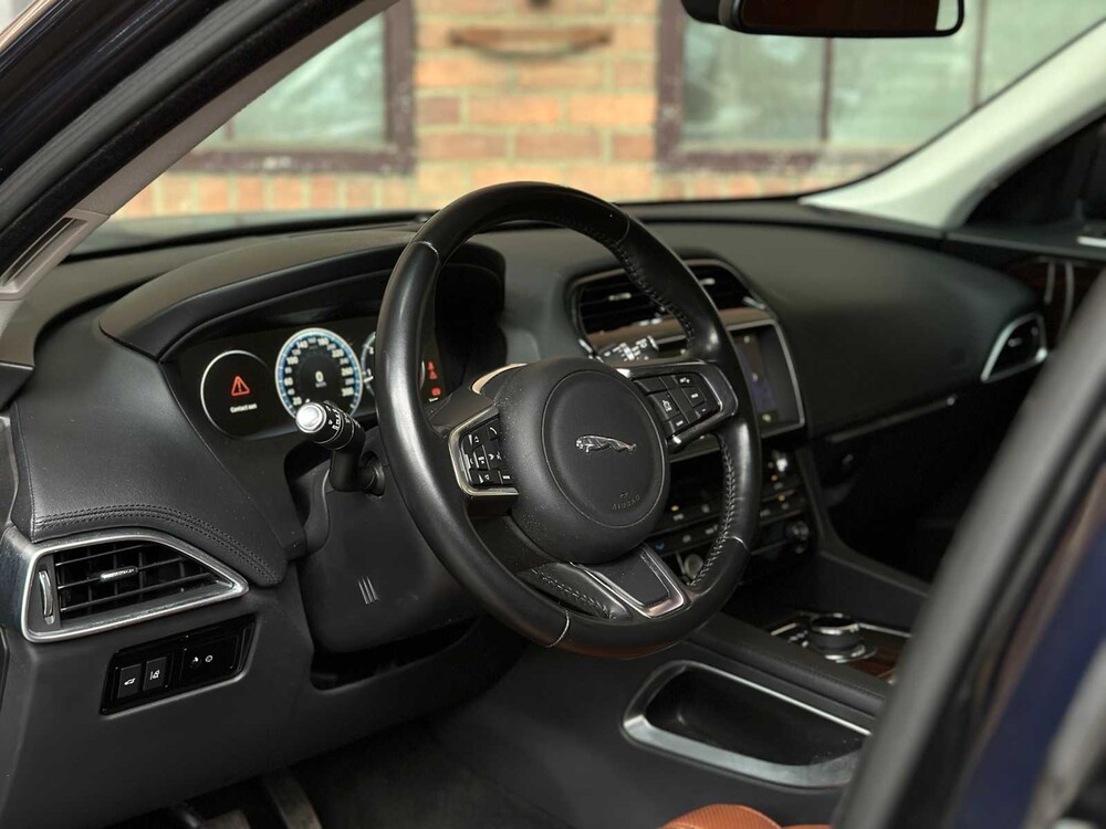 Jaguar F-PACE 2.0 Portfolio AWD 25d 241PS 2017, SV-524-B