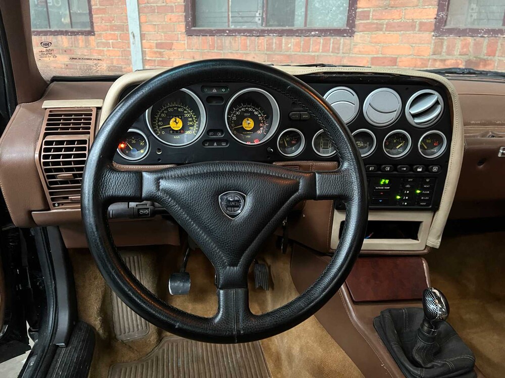 Lancia Thema 8.32 (FERRARI) Limousine 215pk 1975