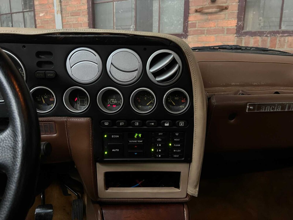 Lancia Thema 8.32 (FERRARI) Limousine 215pk 1975