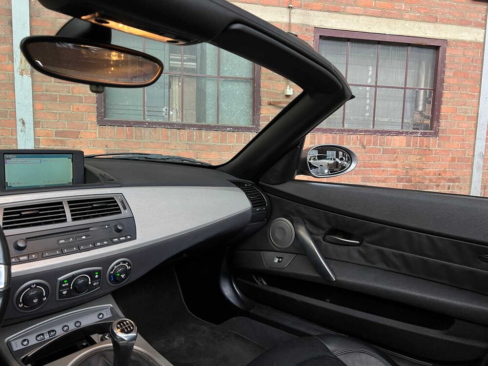 BMW Z4 Roadster 3.0i S 231pk 2004 (Hardtop + Softtop), 36-NV-HZ Youngtimer