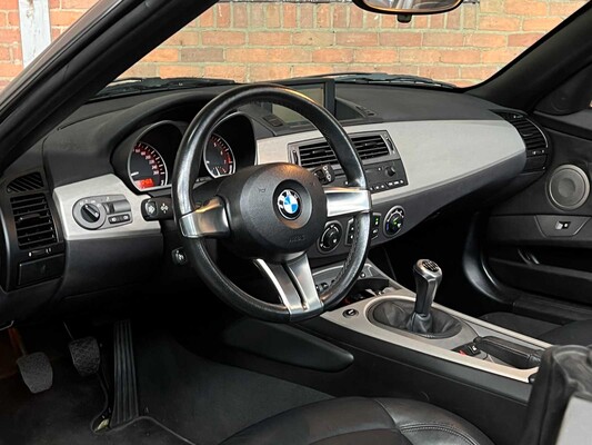 BMW Z4 Roadster 3.0i S 231pk 2004 (Hardtop + Softtop), 36-NV-HZ Youngtimer