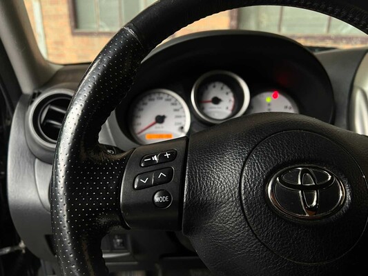 Toyota RAV4 2.0-16V VVT-i Sol (Automaat) 150pk 2004, 76-HFB-9 Youngtimer