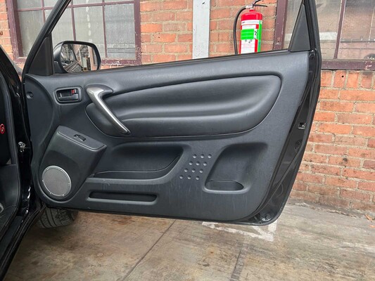 Toyota RAV4 2.0-16V VVT-i Sol (Automaat) 150pk 2004, 76-HFB-9 Youngtimer