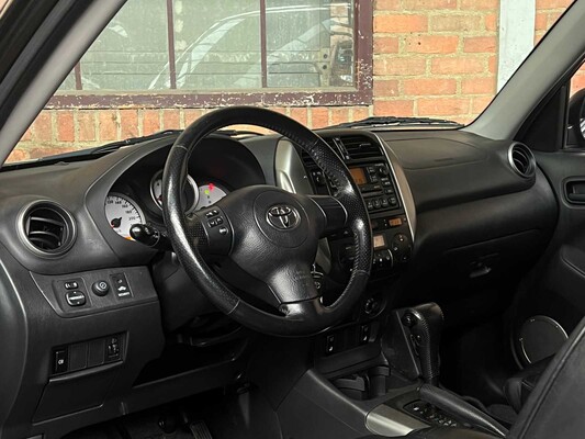 Toyota RAV4 2.0-16V VVT-i Sol (Automaat) 150pk 2004, 76-HFB-9 Youngtimer