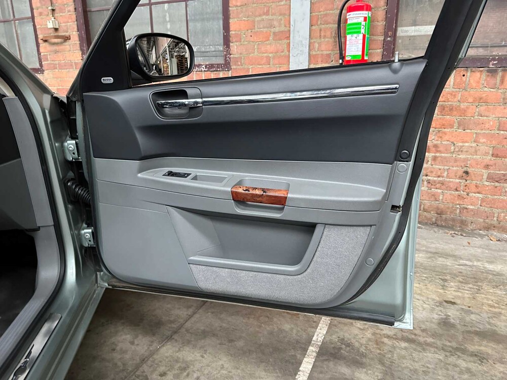 Chrysler 300C HEMI 5.7 V8 340pk 2005 Youngtimer