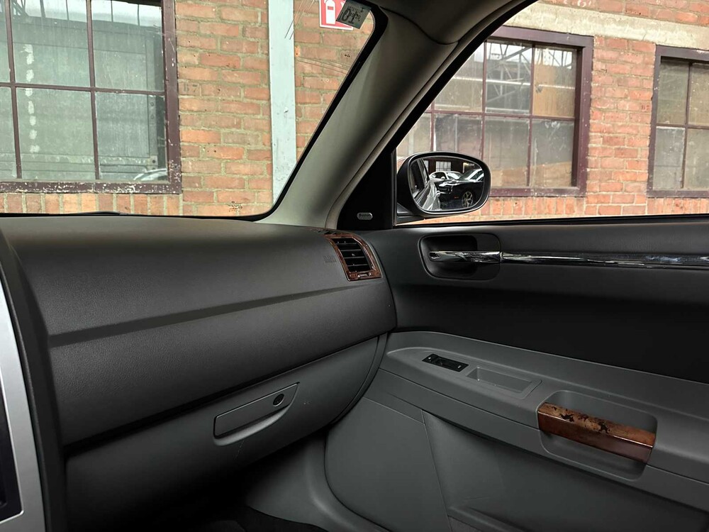 Chrysler 300C HEMI 5.7 V8 340pk 2005 Youngtimer