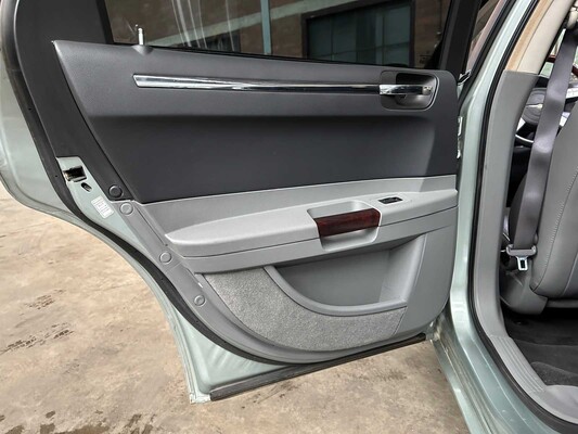 Chrysler 300C HEMI 5.7 V8 340pk 2005 Youngtimer