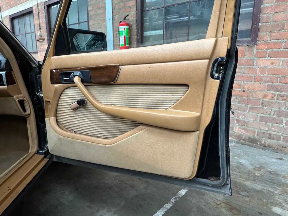 Mercedes-Benz 280 SEL