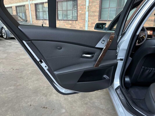 BMW 545i 4.4 V8 333pk 2003 5-serie, G-647-VP