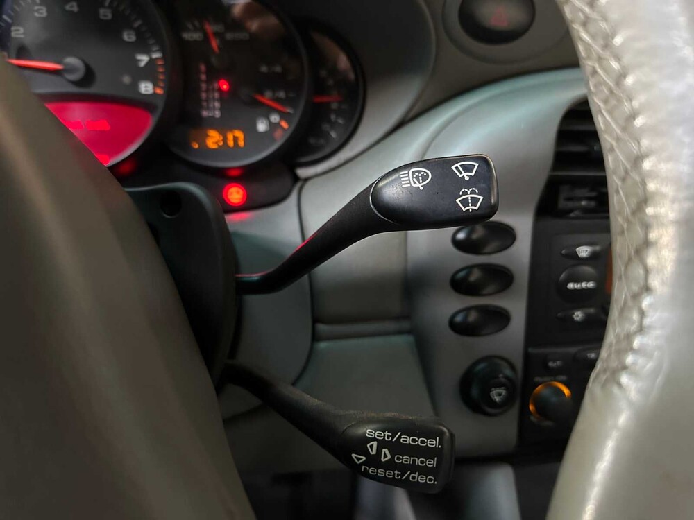 Porsche 911 Carrera Cabriolet 3.6 996 320pk 2003 Youngtimer