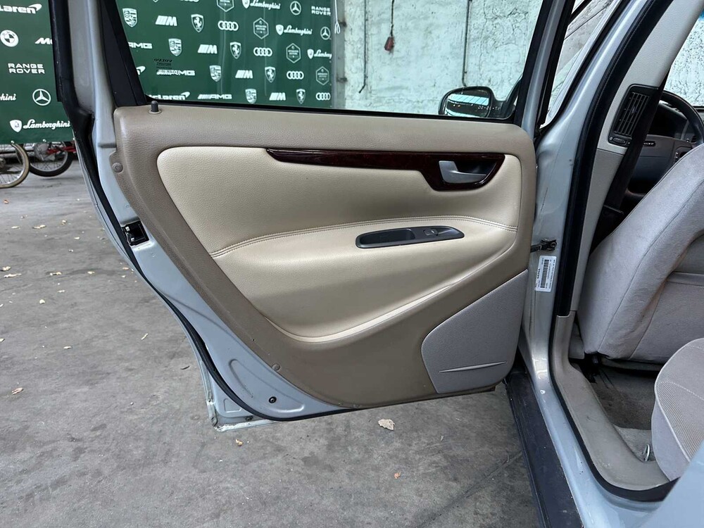 Volvo V70 2.4 T G.Ocean Race 200pk 2002, 97-JS-SG