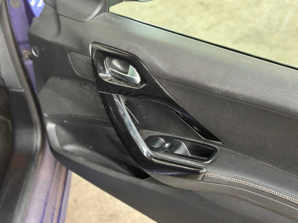 Peugeot 208 1.4 VTi Allure 95pk 2012, 31-XVB-3