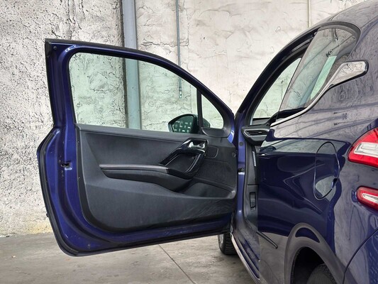 Peugeot 208 1.4 VTi Allure 95pk 2012, 31-XVB-3