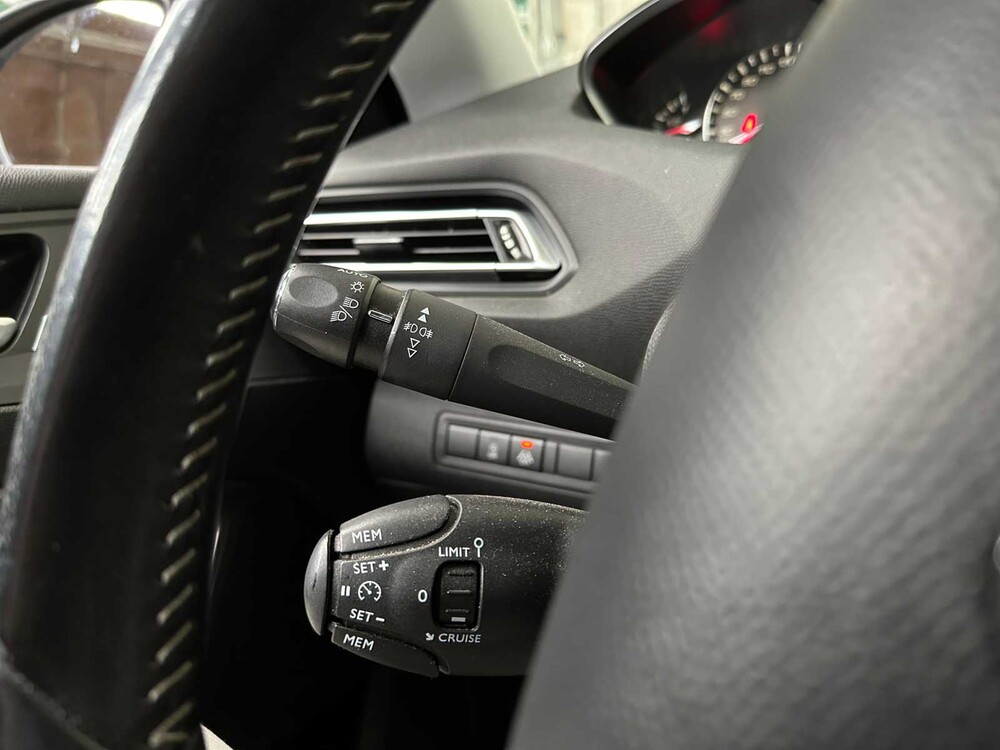 Peugeot 308 SW 1.2 PureTech Allure 131pk 2018, SK-715-Z