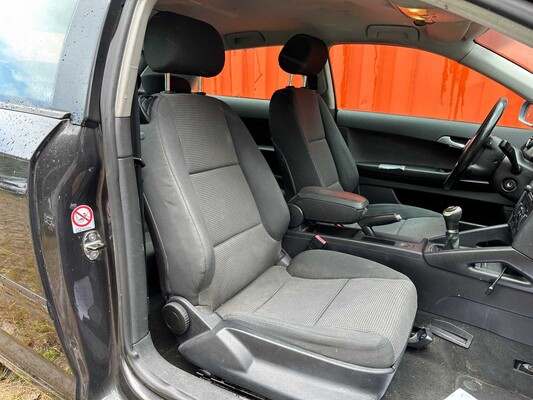 Audi A3 1.6 Attraction 102pk 2003, 22-PK-JP